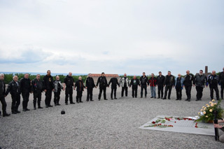 Rosenniederlegung in Buchenwald 2014